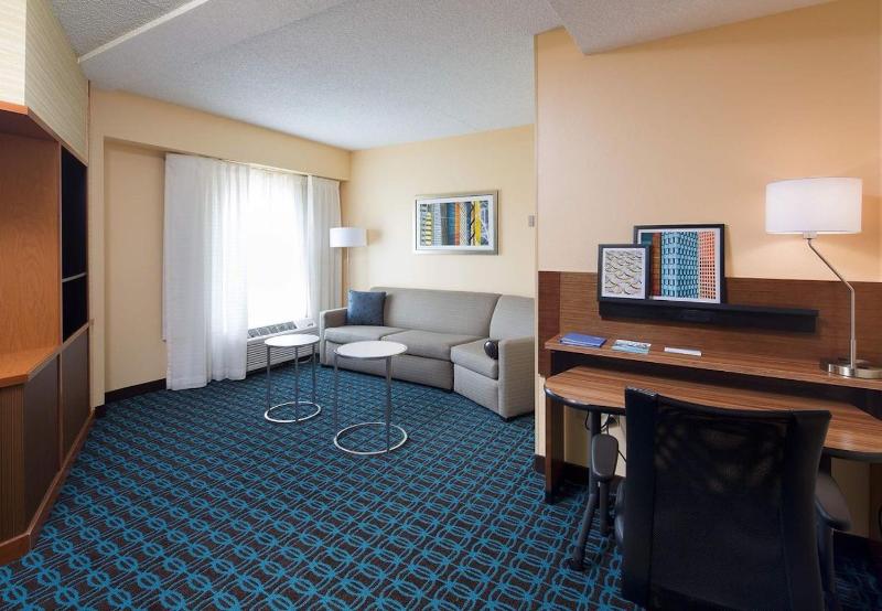 Fairfield Inn & Suites by Marriott Newark Liberty International Airport - image 7