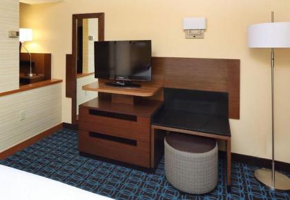 Fairfield Inn & Suites by Marriott Newark Liberty International Airport - image 8