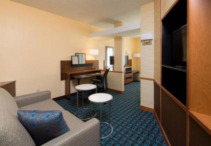 Fairfield Inn & Suites by Marriott Newark Liberty International Airport - image 9