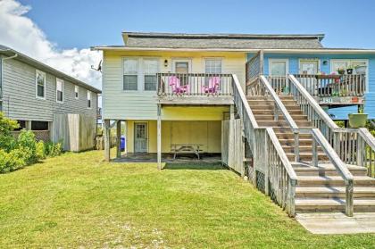 Sunny Townhome with Marsh Views and Walk to Beach