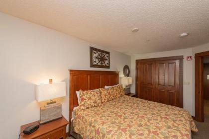 A117- Lake View Suite with 1 Bedroom Private Bathroom Kitchenette & Keurig! - image 10