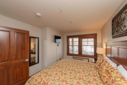 A117- Lake View Suite with 1 Bedroom Private Bathroom Kitchenette & Keurig! - image 11