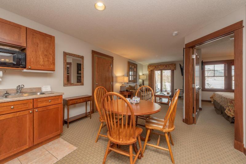 A117- Lake View Suite with 1 Bedroom Private Bathroom Kitchenette & Keurig! - image 6