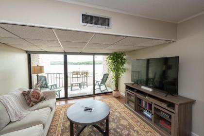 102B - One Bedroom Lakefront Condo with Fireplace & Free WIFI! - image 3