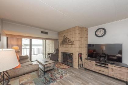 204B - Cozy Lakefront One Bedroom Condo Private Patio Free WIFI!