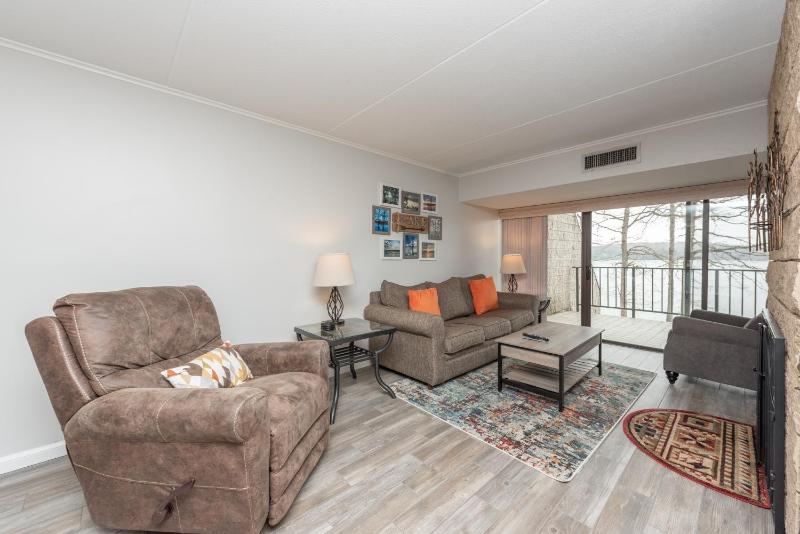 204B - Cozy Lakefront One Bedroom Condo Private Patio Free WIFI! - image 7