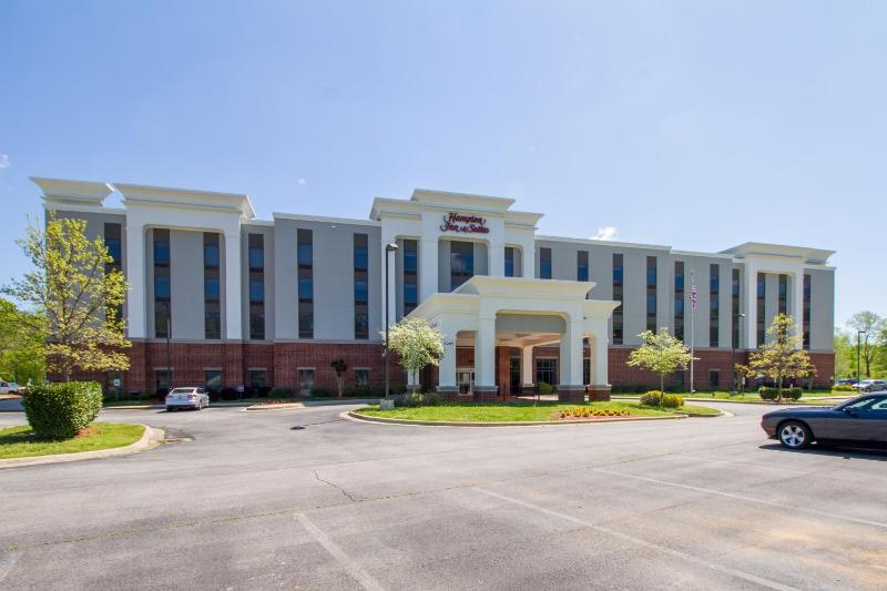 Hampton Inn & Suites Huntsville Hampton Cove - image 7