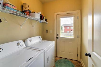 Bright Oxford Townhouse with Pool Access and Patio!