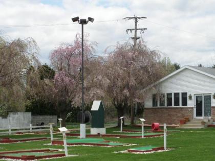 Cadillac Motel - image 4