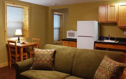 Tahquamenon Suites Lodging - image 8