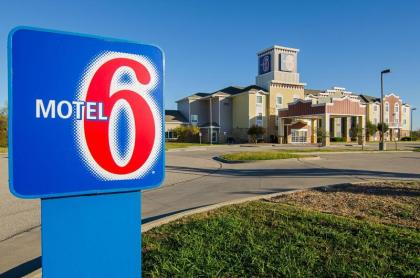 Motel 6-Valley Center KS