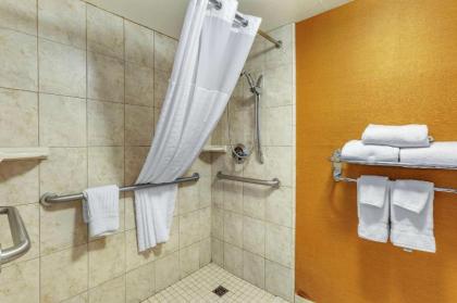 Comfort Inn & Suites Phoenix North / Deer Valley - image 18