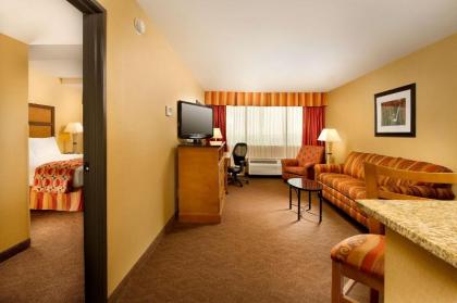 Drury Inn & Suites Phoenix Airport - image 10