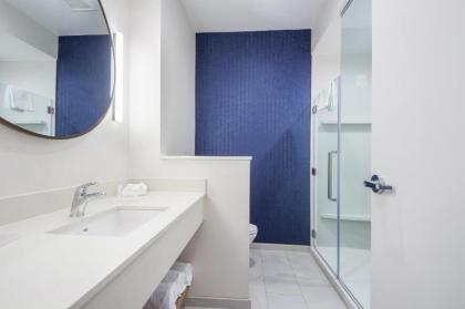 Fairfield Inn & Suites by Marriott Dallas Plano/Frisco - image 3