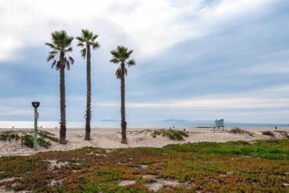 Pet-Friendly Port Hueneme Home about 1 Mile to Beach!