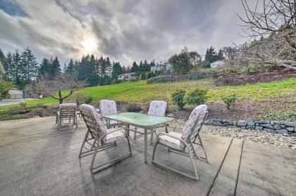 Step-Free Poulsbo Home with Views and Soaking Tub