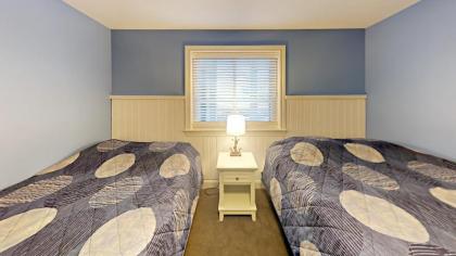 Put-in-Bay Waterfront Condo #104 - image 10