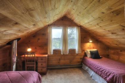 Hunter Cove Cabin #4 by Morton & Furbish - image 9