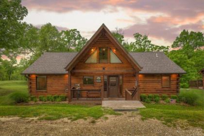 Log cabin with hot tub! Caribou Canyon Lodge!