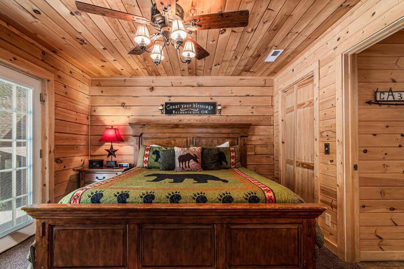 Amazing Premium Cabin HotTub Piano Near Shows Near Big Cedar Jacuzzi Tub - Great Getaway - image 3