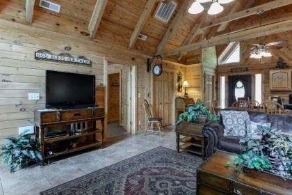 Amazing Premium Cabin HotTub Piano Near Shows Near Big Cedar Jacuzzi Tub - Great Getaway - image 4