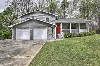 Picturesque Peach State Pad with Screened Porch