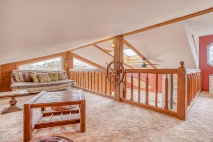 Lakefront Beachhouse - image 11