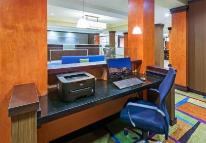 Fairfield Inn & Suites by Marriott Rogers - image 8