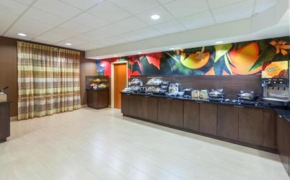 Fairfield Inn & Suites by Marriott Rogers - image 9