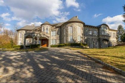 Luxury Mansion minutes from NYC