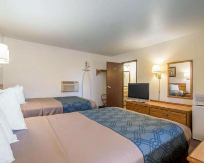 Econo Lodge - image 2