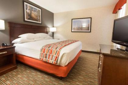 Drury Inn & Suites St. Louis Airport - image 14