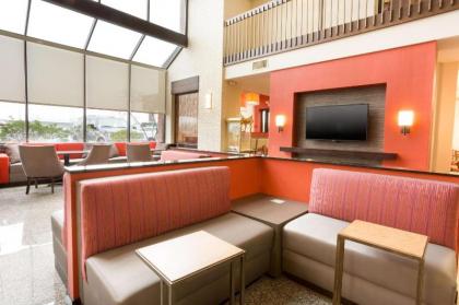 Drury Inn & Suites St. Louis Airport - image 7