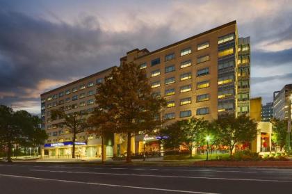 DoubleTree by Hilton St. Louis Forest Park - image 7