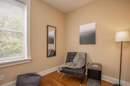 Spacious CWE 3BR near BJC by Zencity - image 9