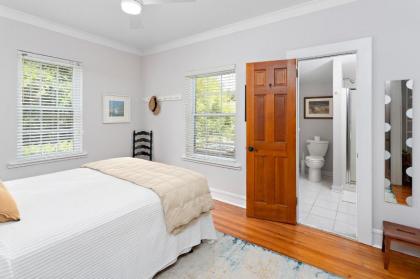 Large and Bright East Beach Home! - image 11