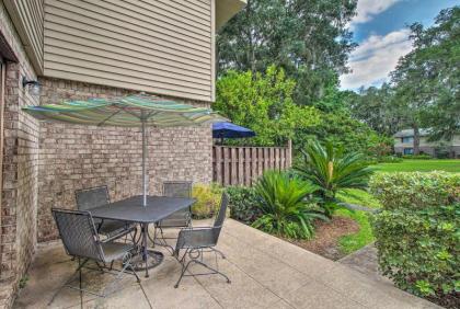 St Simons Island Townhome with Stone Patio and Pool! - image 7