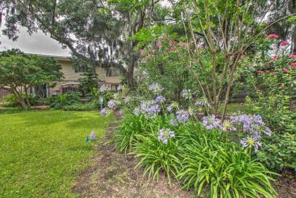 St Simons Island Townhome with Stone Patio and Pool! - image 8