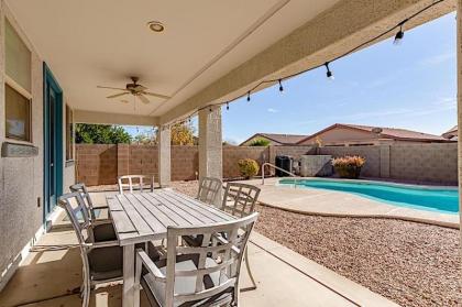 Retreat at San Tan 4BR by Casago - image 3