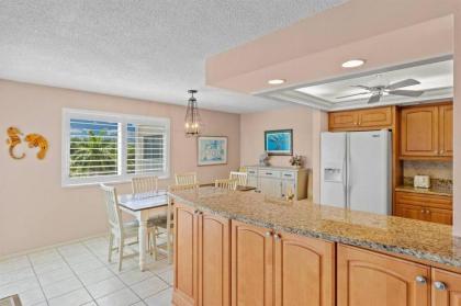 Stunning Beachfront Sanctuary at Sanibel Surfside - image 11