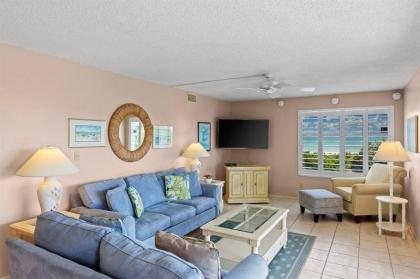 Stunning Beachfront Sanctuary at Sanibel Surfside - image 5