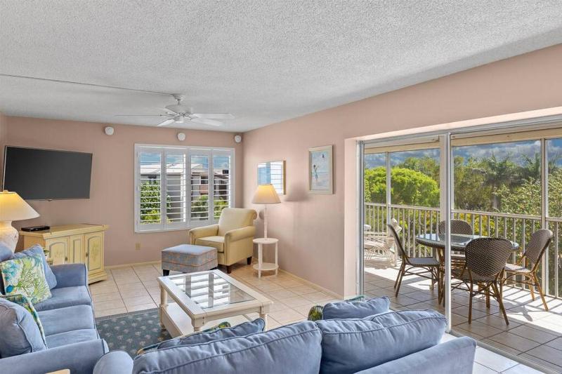 Stunning Beachfront Sanctuary at Sanibel Surfside - image 6