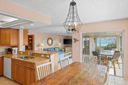 Stunning Beachfront Sanctuary at Sanibel Surfside - image 8