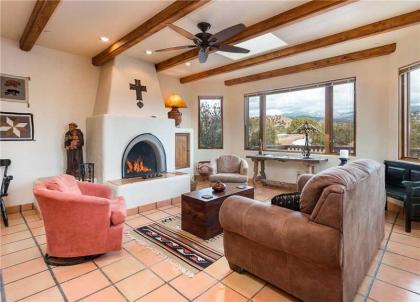 Casa de Paz 4 Bedrooms Fireplace Pets Welcome WiFi Sleeps 12 - image 12