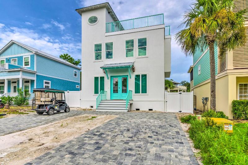 Sunny Santa Rosa Beach Escape with Rooftop Deck - main image