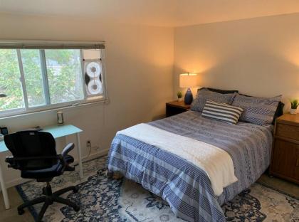 Gorgeous Queen Bedroom in Lg Saratoga House - Cars Available - image 6