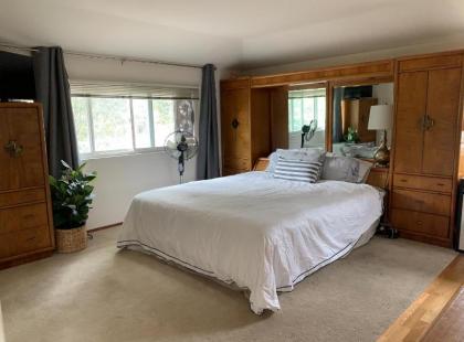 Spacious Master Bedroom w Own Bath in Lg Saratoga House - Cars Available - image 4