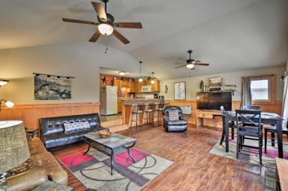 Pet Friendly Cabin   Guntersville Lake Less than 2 miles Scottsboro