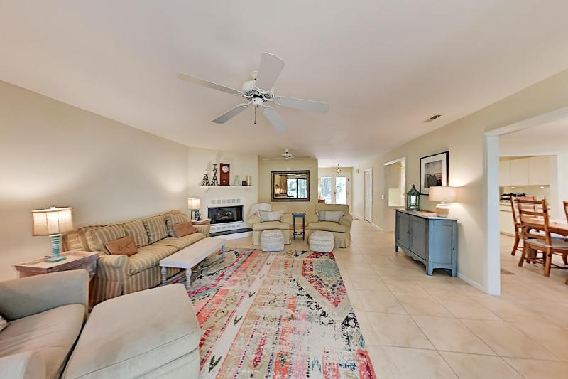 Five Oaks Coastal Cottage in Gated Seabrook Island home - image 5