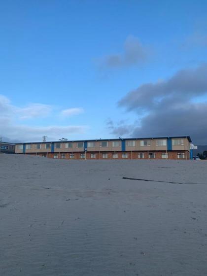 Ocean Front Motel - image 5